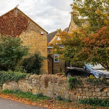 Cotswolds Corner Cottage Moreton-in-Marsh Exterior photo